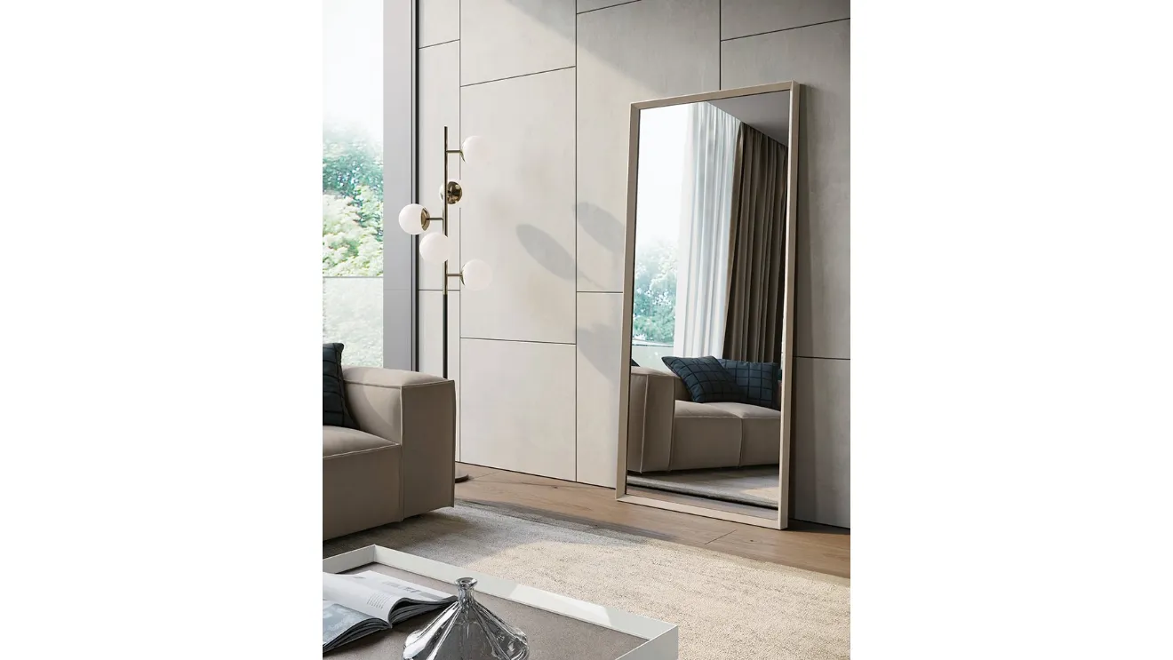 Specchio Slash con cornice in legno di Dall'Agnese