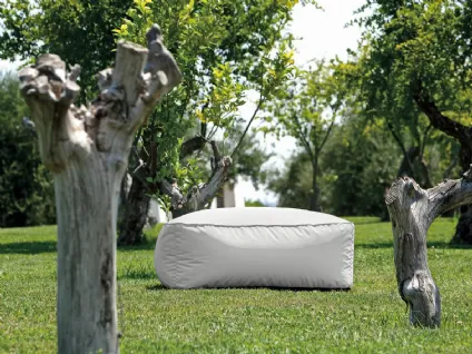 Pouf Sasso adatto per esterno in tessuto tecnico, resistente all'acqua e alla luce di Delta Salotti