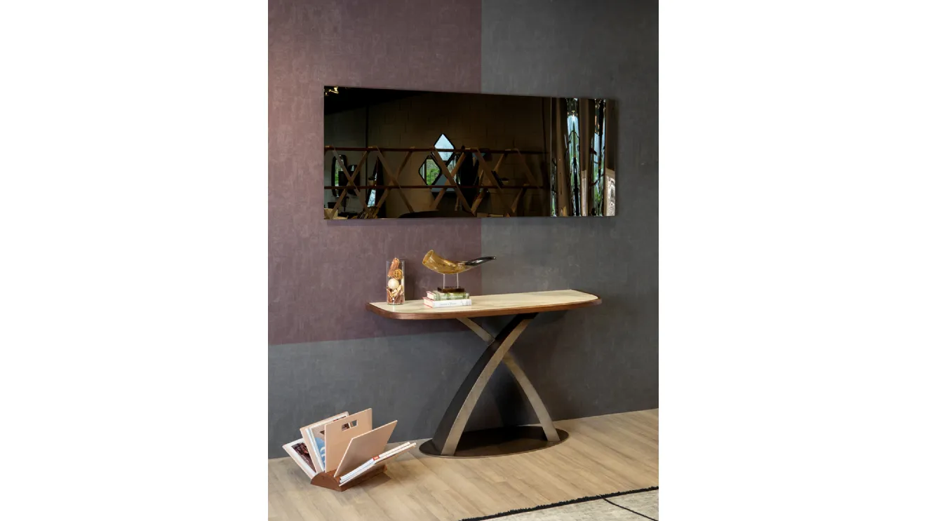 Specchio di design Anemos con movimento ondulato sulla superficie specchiante di Tonin Casa