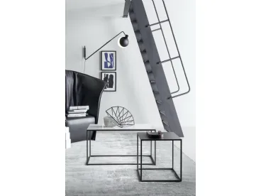 Tavolino Team con base in metallo e top disponibile in varie finiture di Novamobili