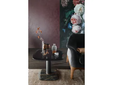 Tavolino Botero con base in marmo e metallo e top vetro di Tonin Casa