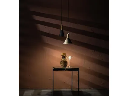 Lampada a sospensione Lince in metallo con decoro in ottone verniciato di Stones