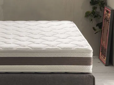 Materasso in tessuto trapuntato Ergomemory Up con 800 molle indipendenti più memory di Doimo Armonie del Sonno