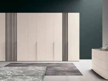 Armadio con ante battenti Vitalyty Solid e Style in laccato opaco Mandorla e melaminico Eucalipto Argento di Colombini Casa