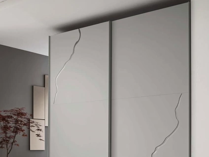 Armadio con anta scorrevole Flash Midi in melaminico con decoro pantografato in laccato metallizzato Argento di Maronese Acf