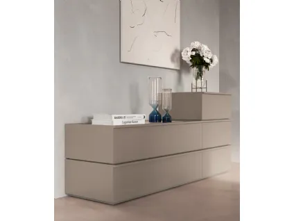 Comò Gae in laccato opaco Visone con top in gres opaco Calacatta di Febal