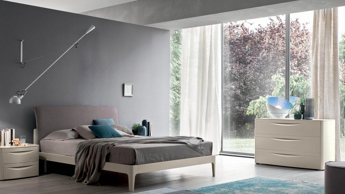 Letto Lena con struttura in melaminico e cuscino singolo su testata di Maronese Acf