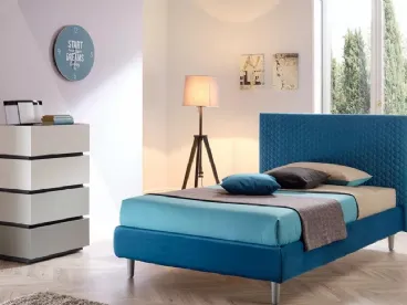 Letto in tessuto con testiera trapuntata SC209 di Moretti Compact