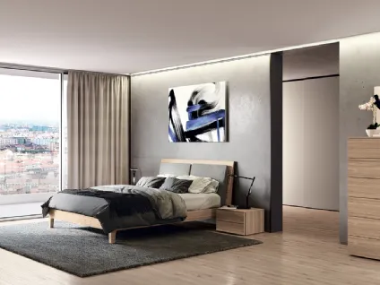 Letto in nobilitato Noce gold con testiera dotata di cuscini in tessuto imbottito Navona Soft di Febal