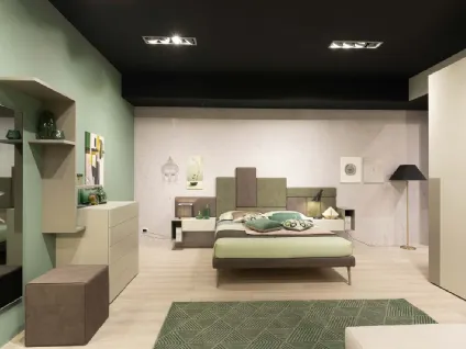 Letto in ecopelle con testiera di design MC040 di Moretti Compact