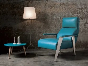 Poltrona di design in pelle con struttura in metallo cromato Blade Delta Salotti