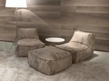Poltrona di design in tessuto dalla seduta profonda e confortevole Ios di Delta Salotti