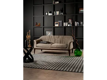 Divano lineare Tiffany sofa in tessuto con struttura in legno di Tonin Casa