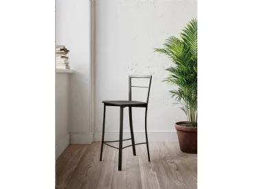 Sgabello Nicole  con struttura tubolare in metallo e seduta in multistrato laccato opaco di Arredo3