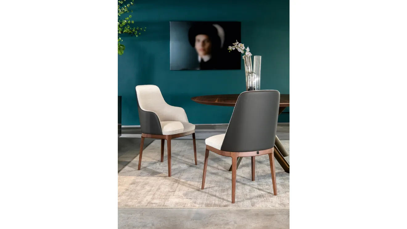 Sedia con e senza braccioli in pelle con gambe in legno Cleo di Tonin Casa