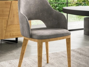 Sedia Diva con gambe in legno di FGF Mobili