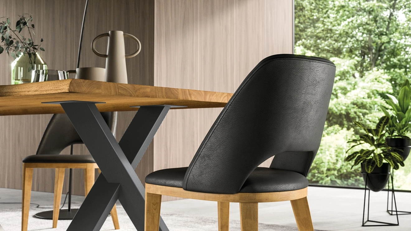 Sedia Holly in ecopelle con gambe in legno di FGF Mobili