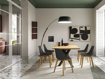 Sedia Joy in polipropilene con gambe in legno di FGF MobiliSedia Joy in polipropilene con gambe in legno di FGF Mobili