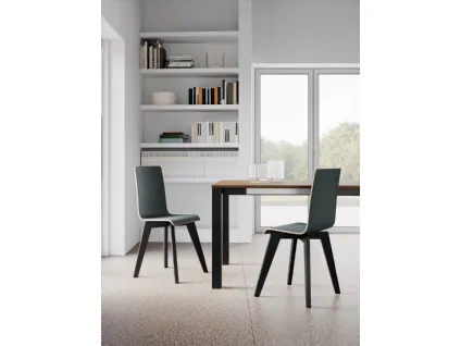 Sedia Kelly con struttura in legno e seduta in multistrato rivestito in Fenix di Arredo3