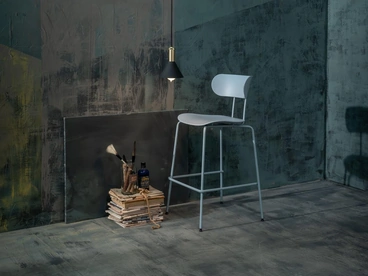 Sgabello Sam in polipropilene di Stones