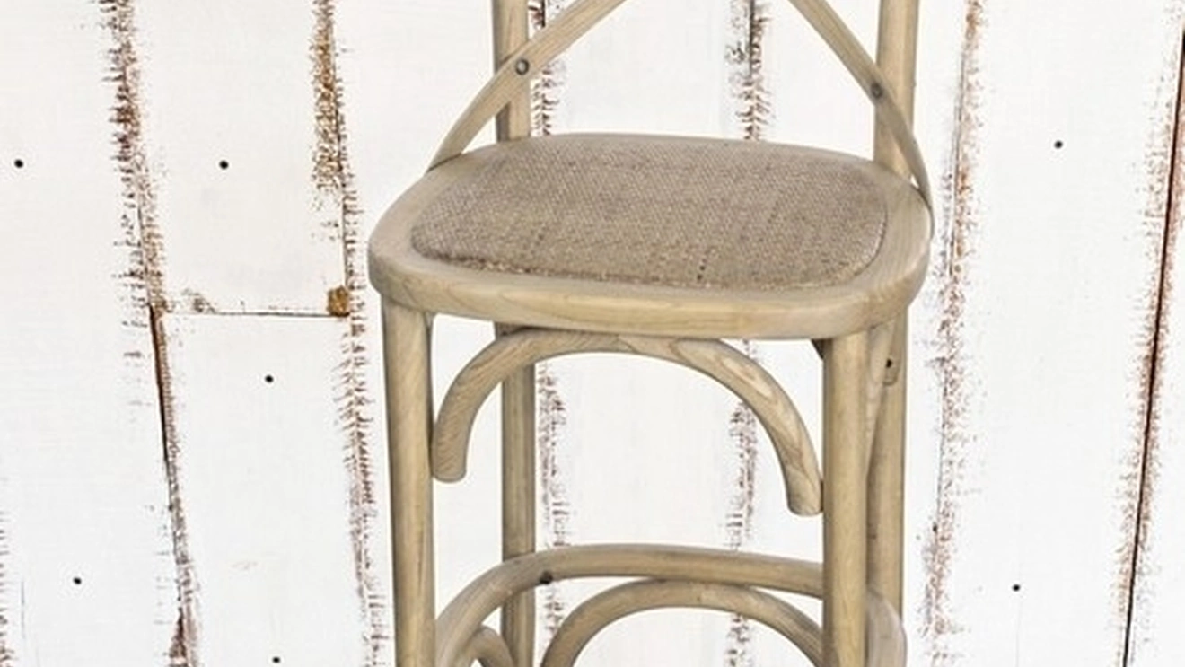 Sgabello in legno Cross di Bizzotto