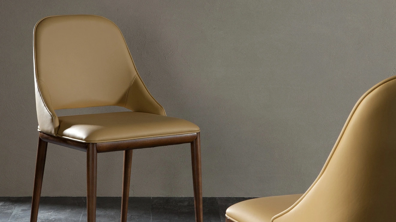 Sedia Malva con seduta rivestita pelle di Tonin Casa