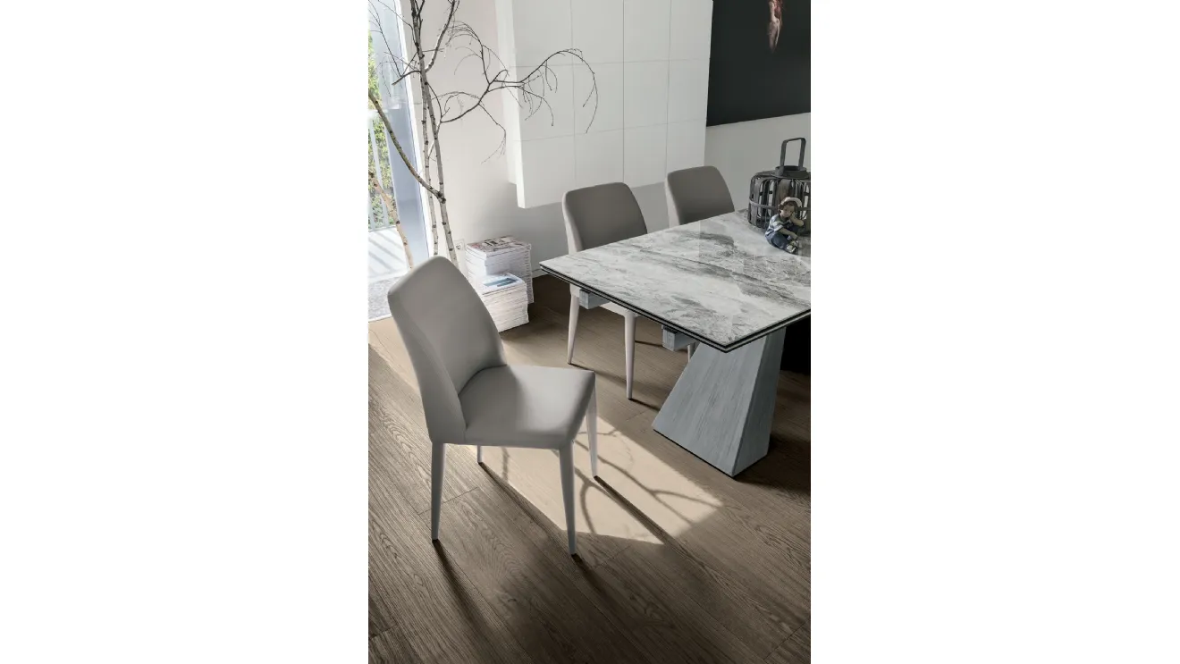Sedia Vienna interamente rivestita in morbido tessuto Soft Touch Vintage di Target Point
