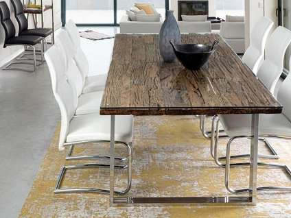 Tavolo Stanton con top in legno riciclato e vetro di Bizzotto