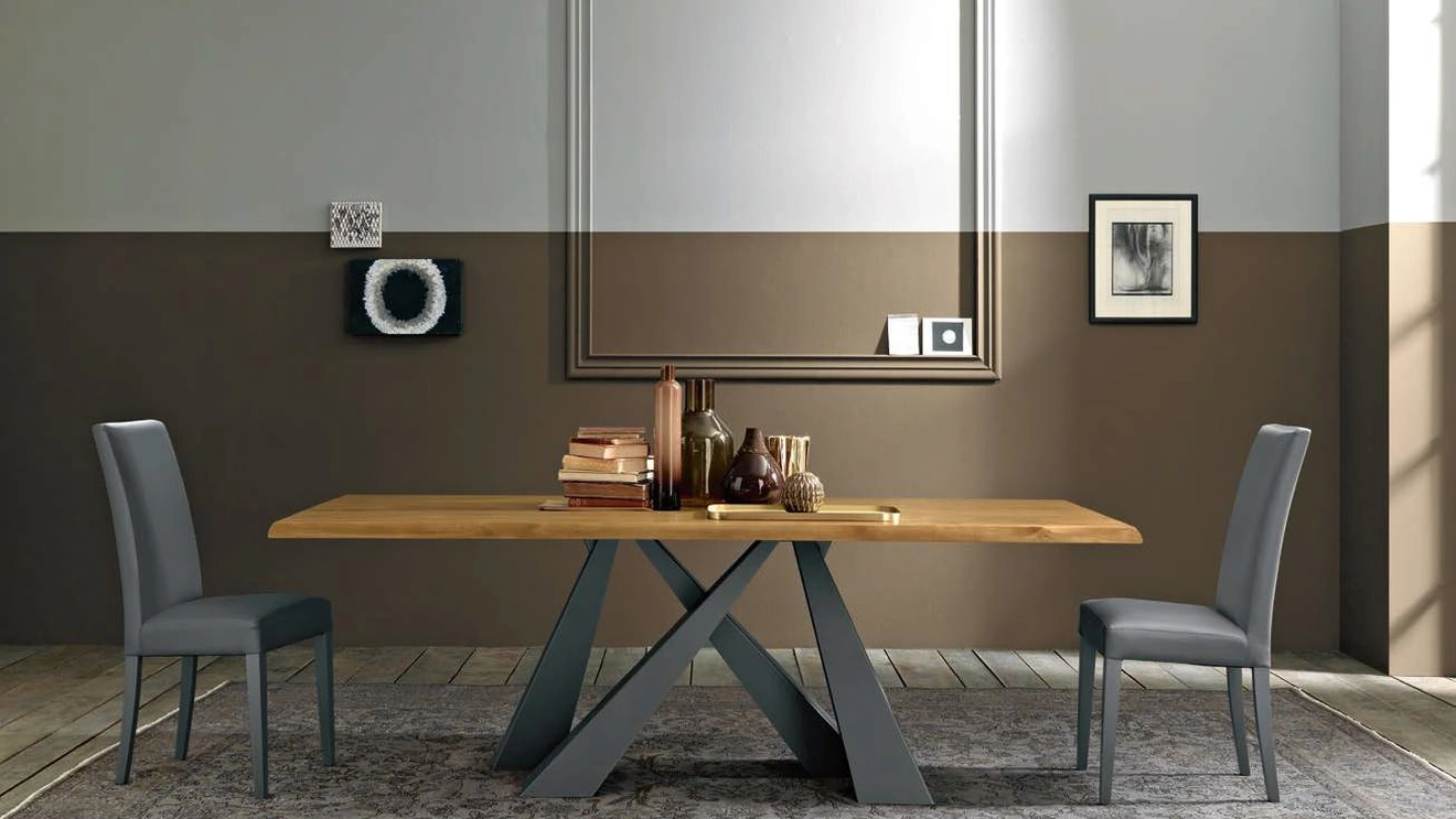 Tavolo Victory in legno con base in metallo laccato antracite di FGF Mobili