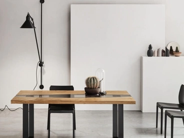 Tavolo Spring in rovere massiccio con insero in resina di Maronese