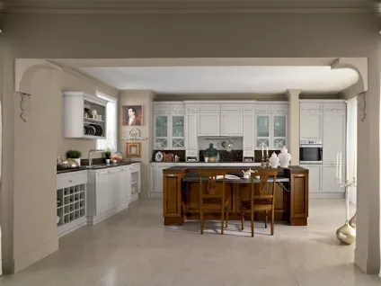 Cucina Classica in laccato Bianco anticato con isola in legno Siena scuro Sinfonia 02 di Colombini Casa Artec
