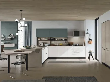 Cucina Moderne Infinity v15 in Cemento Visone, Fenix Verde Comodoro e Beige Arizona e Pet Bianco Assoluto Opaco di Stosa