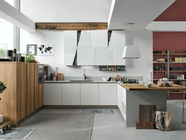 Cucina Moderne Infinity v5 in Rovere Nodato e Pet Bianco Assoluto Lucido ed Opaco di Stosa