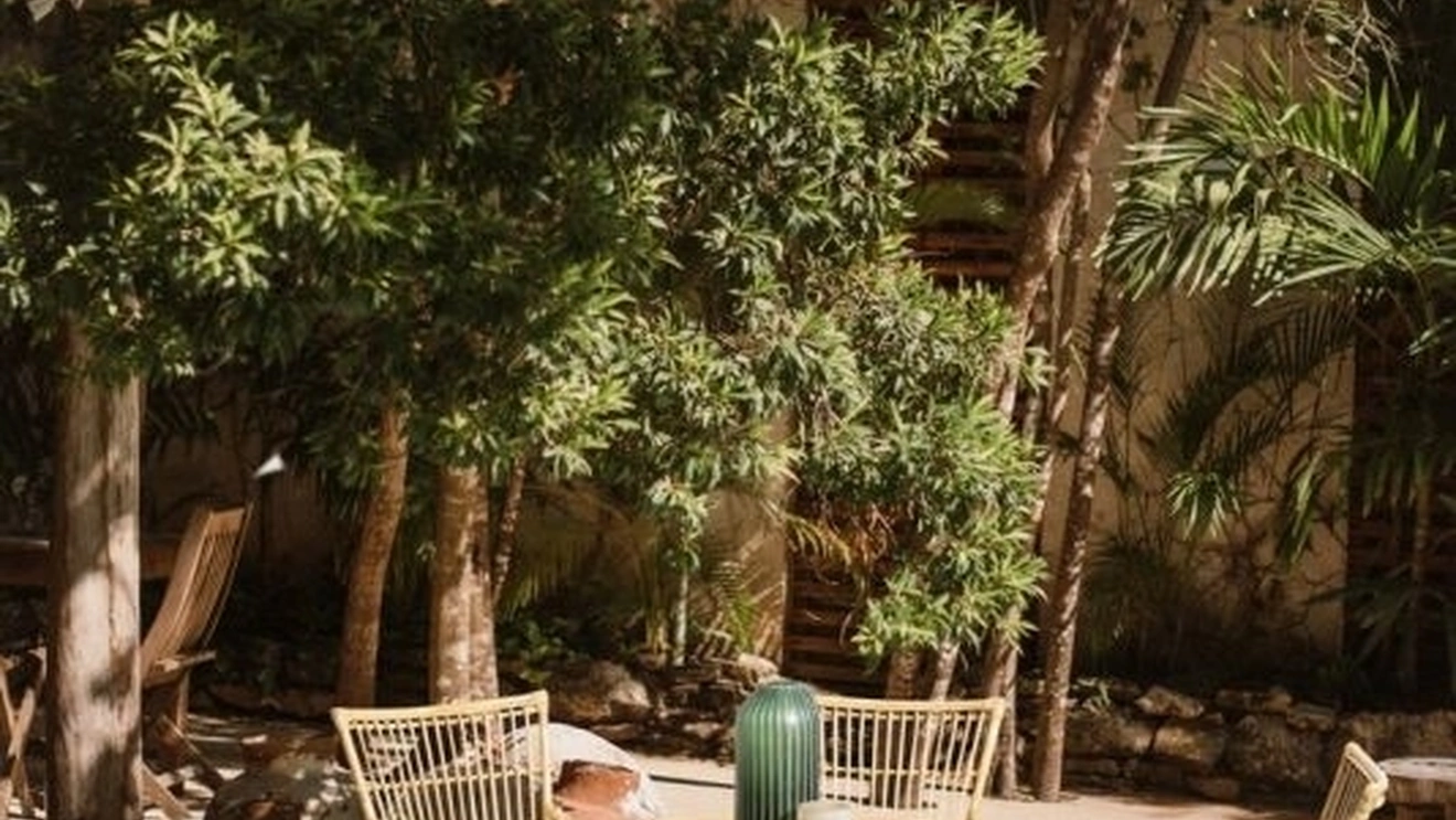 Tavolo e Sedie in alluminio effetto rattan Adelma di Bizzotto