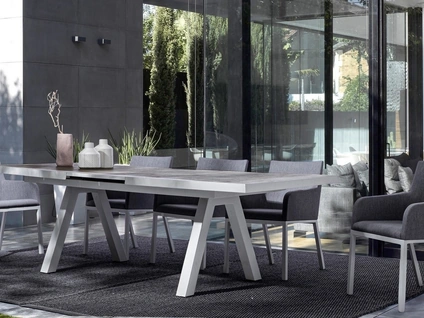 Tavolo in ceramica e Sedie imbottite Lunar di Bizzotto